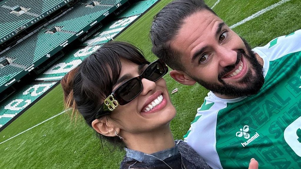  Sara Sálamo e Isco Alarcón tras un partido del Betis (@sarasalamo)