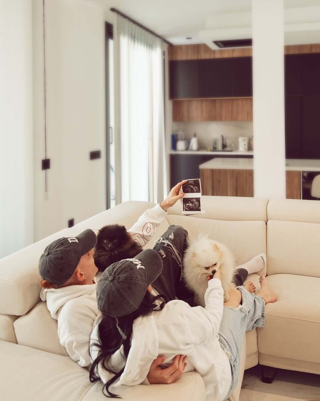  Valentín Barco, junto a su pareja.