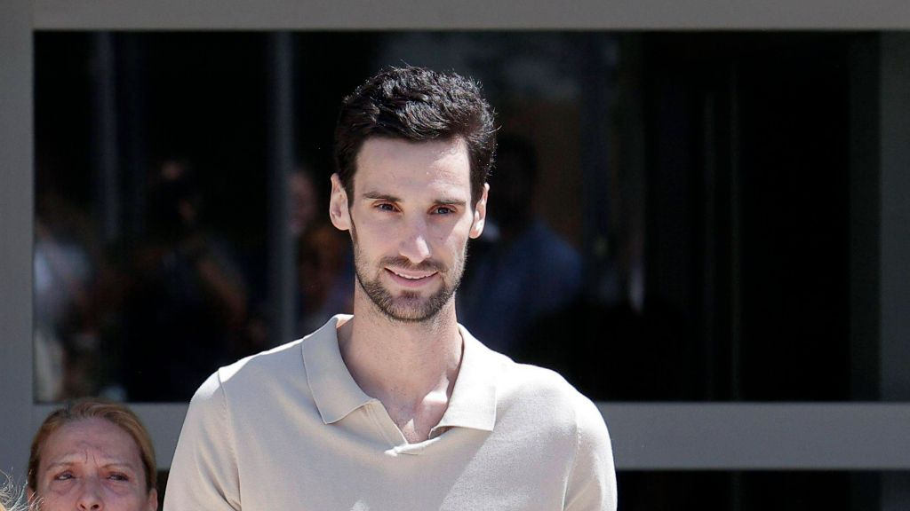  Sergio Rico en la salida del hospital (Cordon Press)