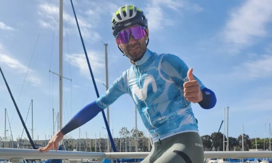  Alejandro Valverde está entre seguir en Movistar o pasarse a la Federación Española de Ciclismo.