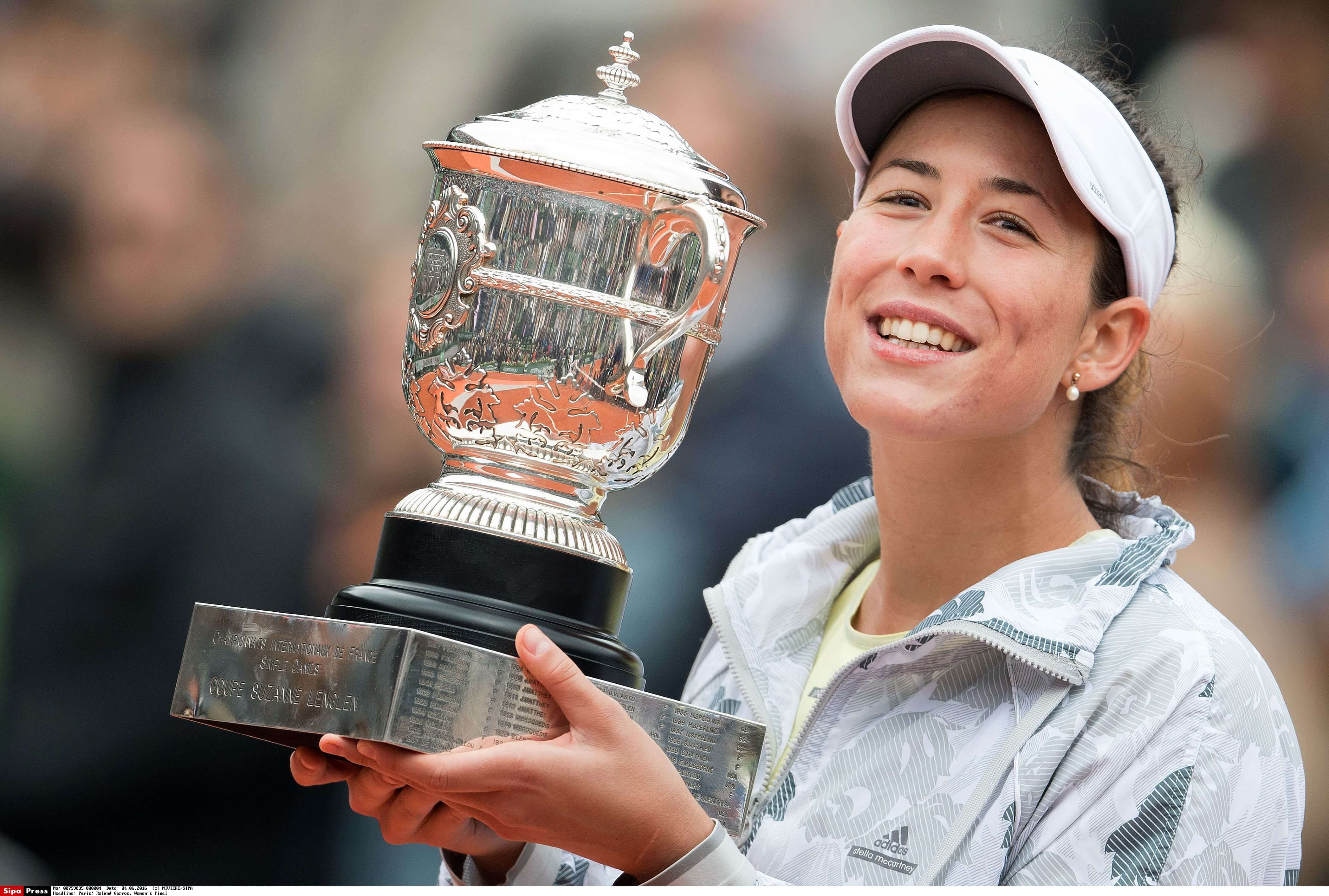  Garbiñe Muguruza con el Roland Garros en 2016