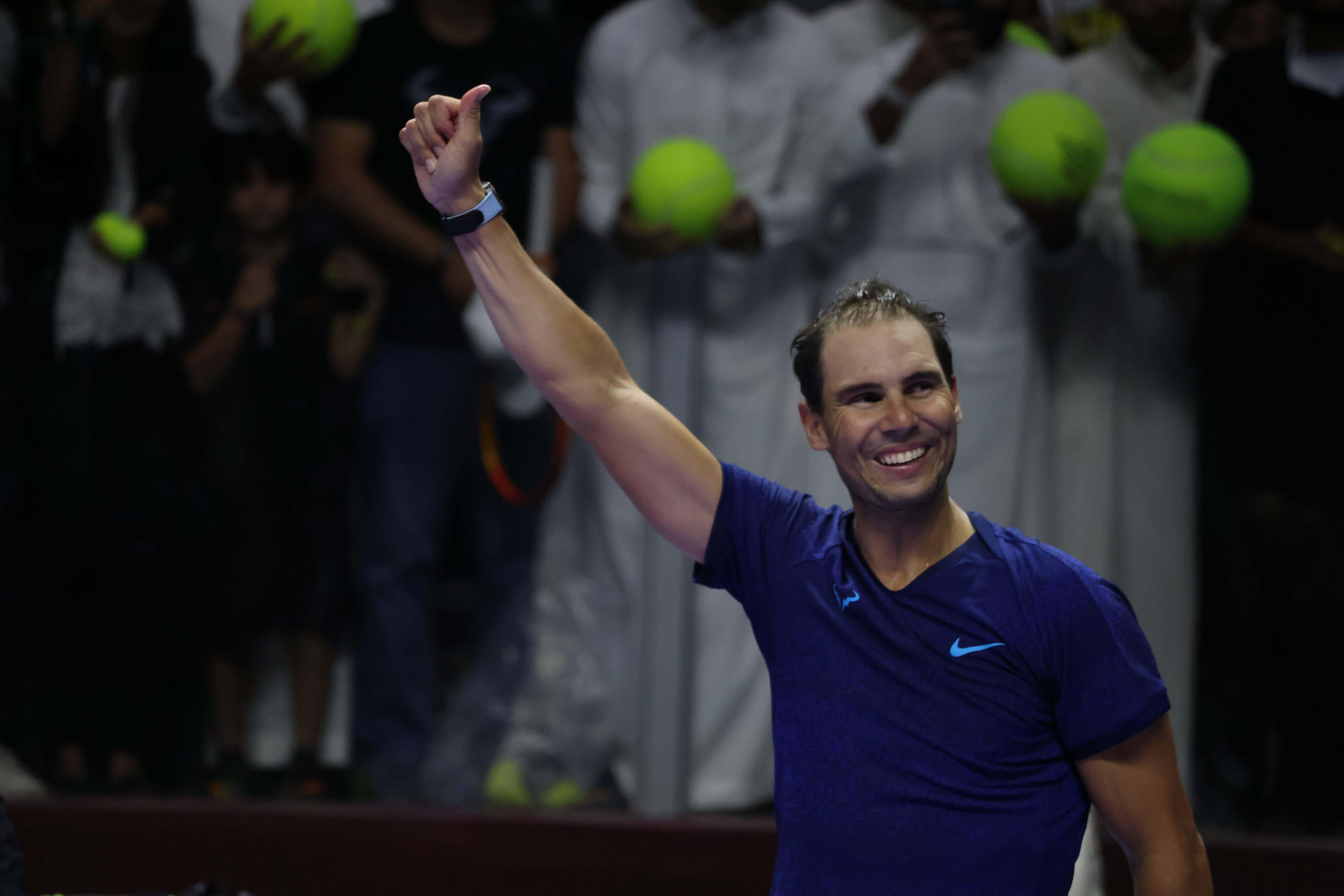 Rafa Nadal saluda al público en Riad.