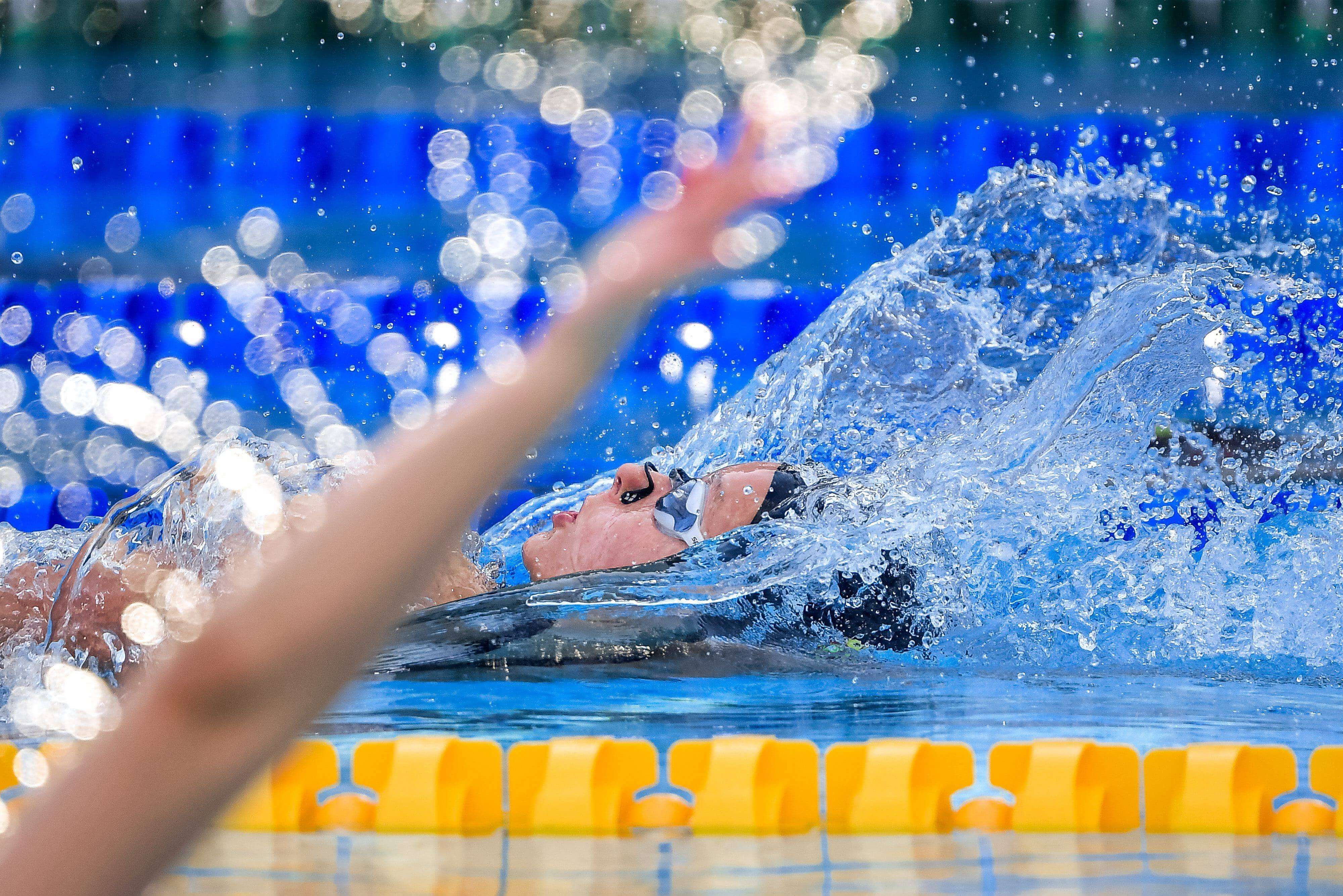  Carmen Weilder nada durante una prueba