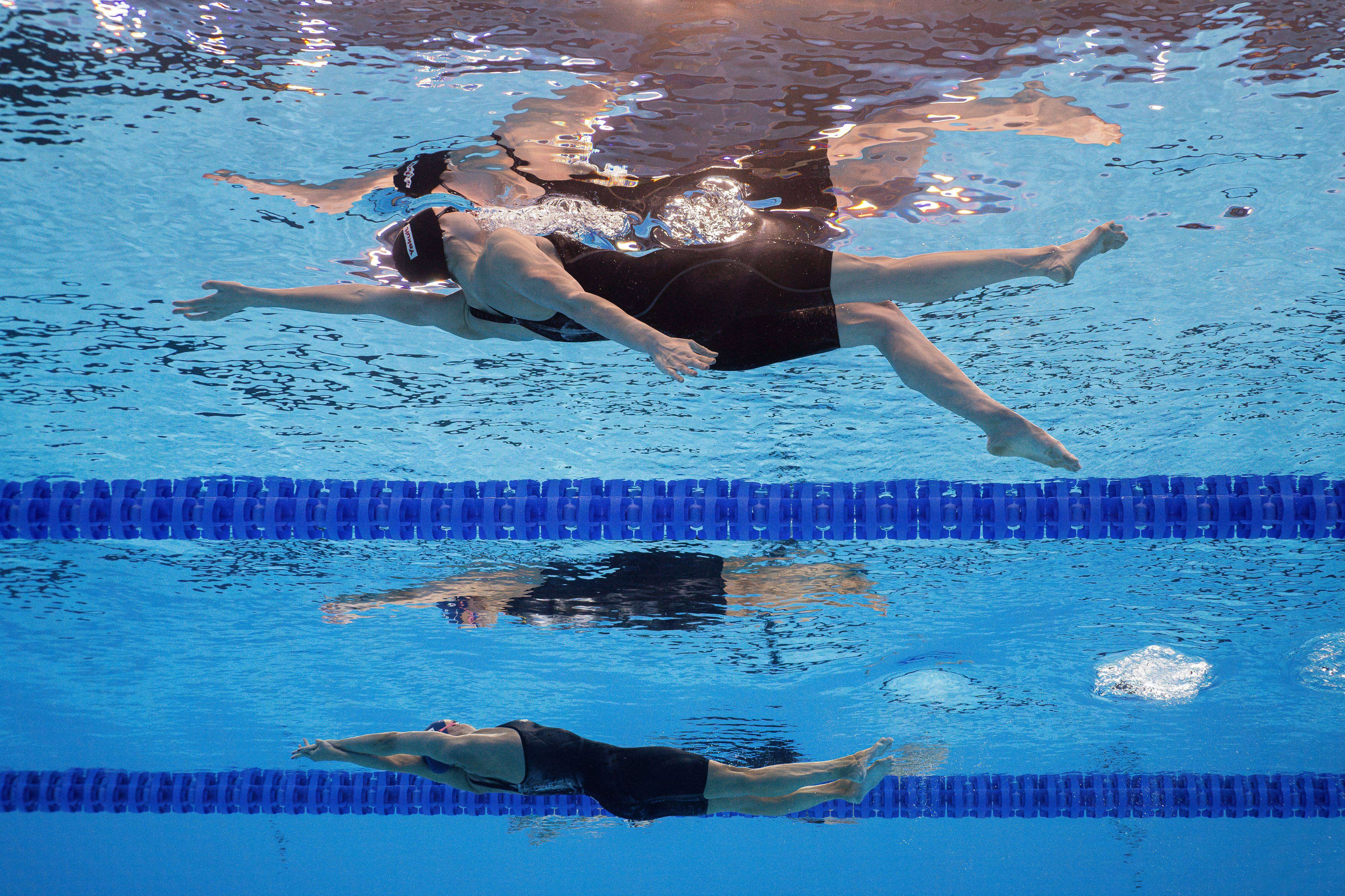  Carmen Weiler en una prueba de espalda