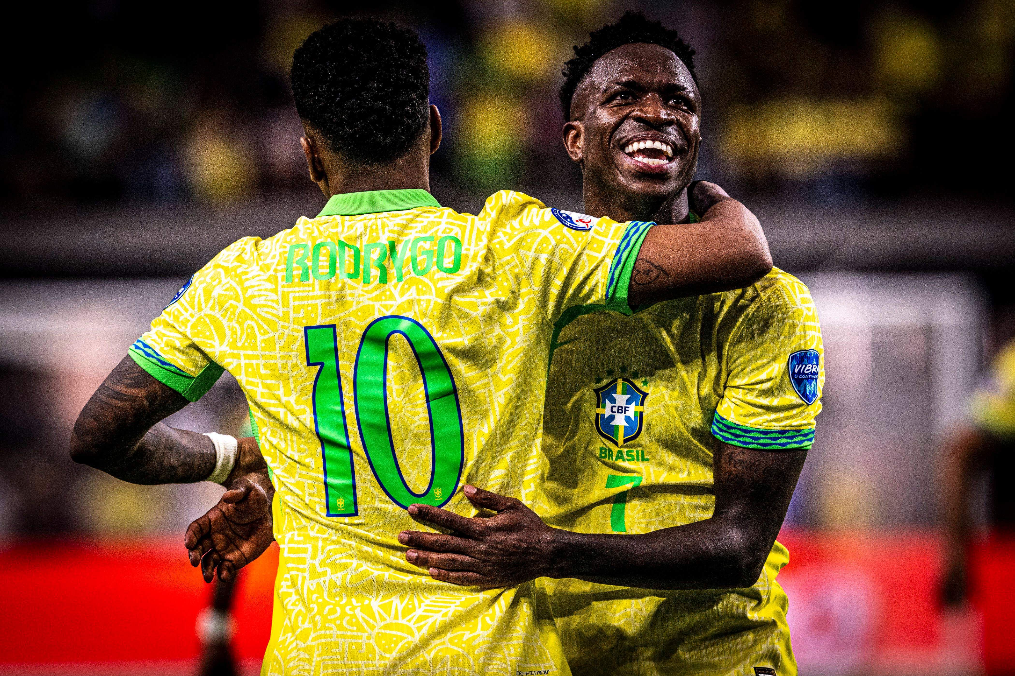 Vinicius celebrando su gol con Rodrygo (Cordon Press)