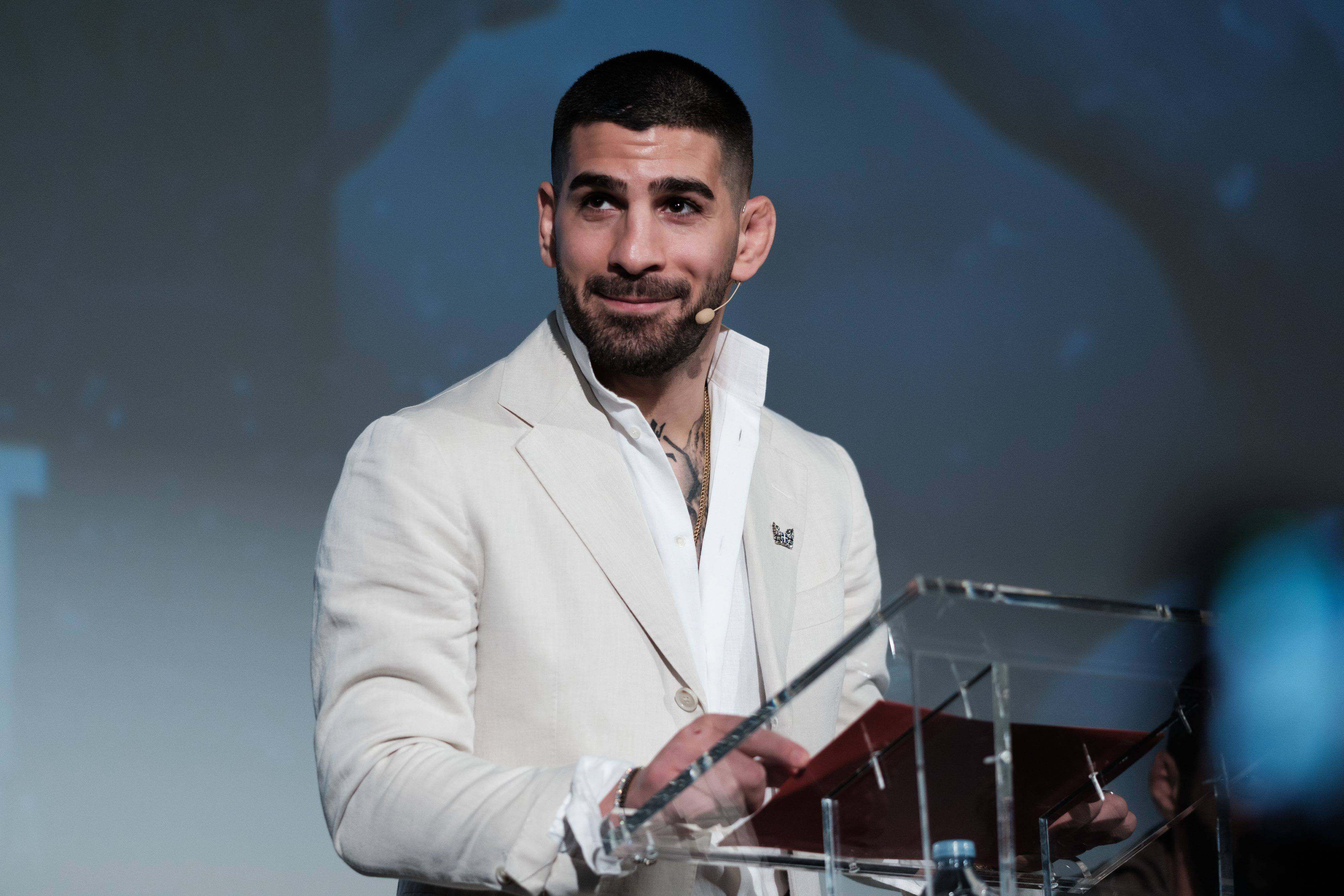Ilia Topuria en una rueda de prensa (Cordon Press)