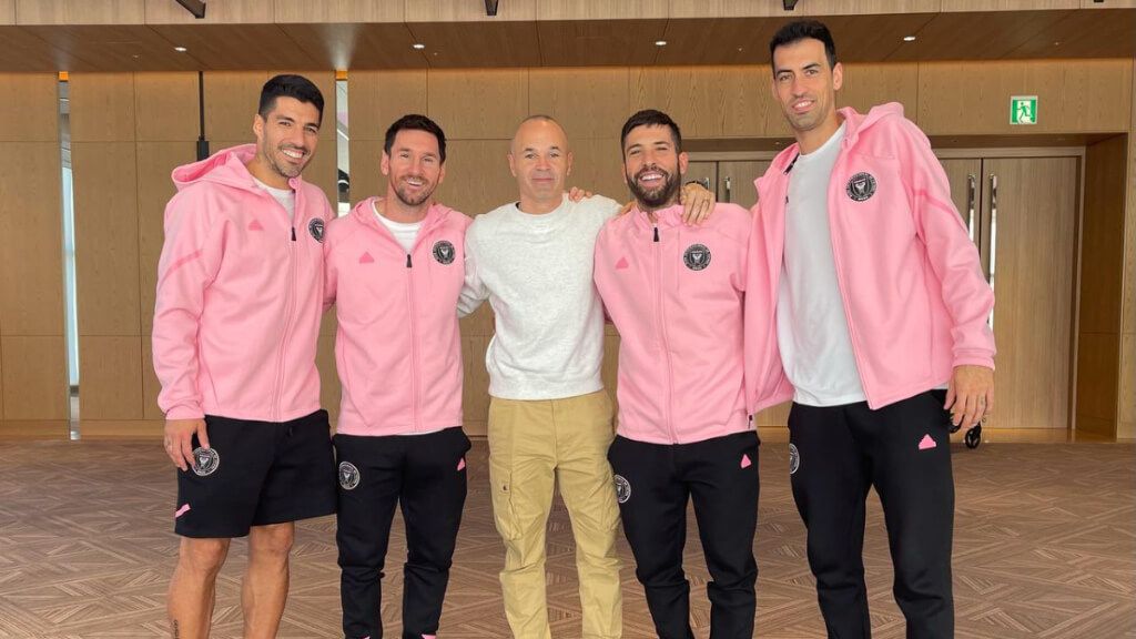 Suárez, Messi, Iniesta, Jordi Alba y Busquets en Japón. (Fuente: @andresiniesta8)