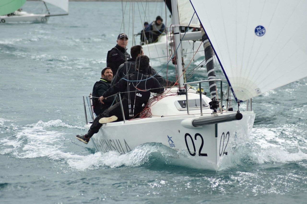 Nuevo título para el ‘Península’ de John Bassadone en el Circuito Alcaidesa Marina de J/80.