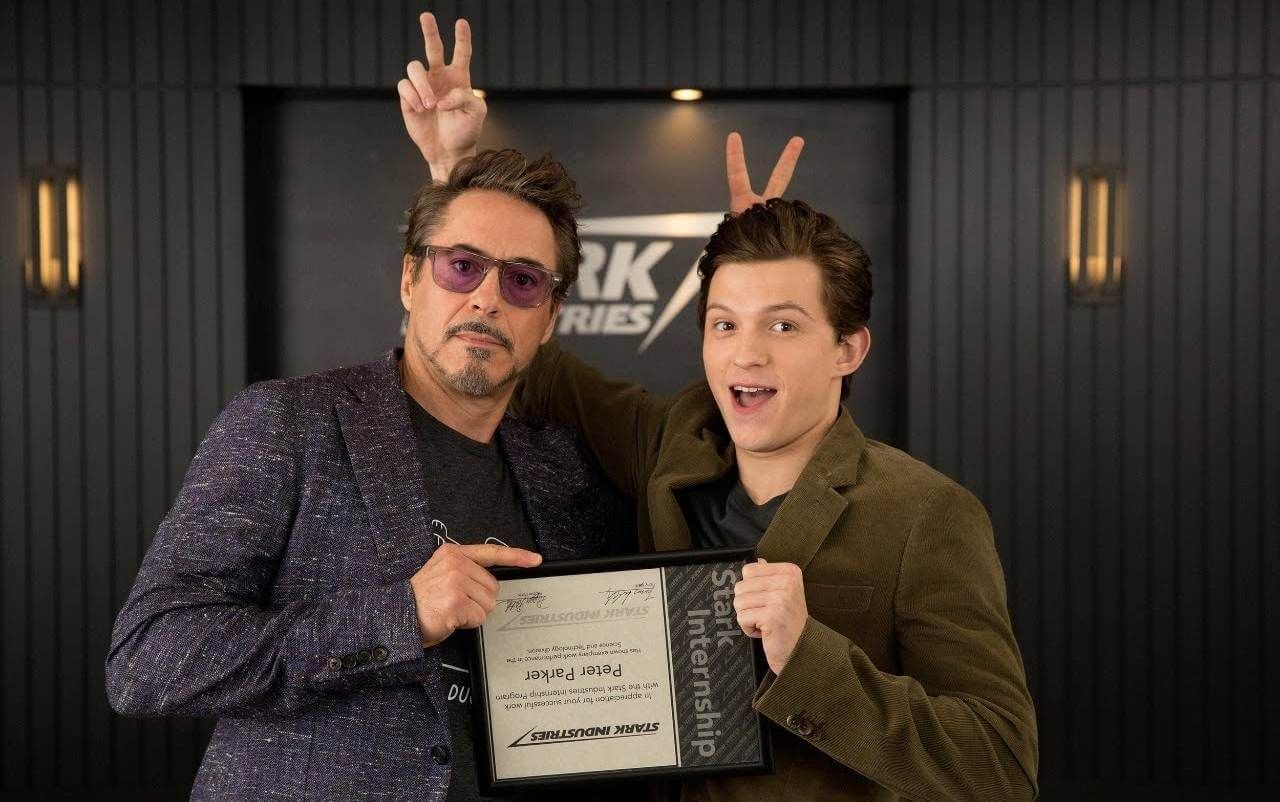  Robert Downey Jr. y Tom Holland como Tony Stark y Peter Parker en Marvel Studios