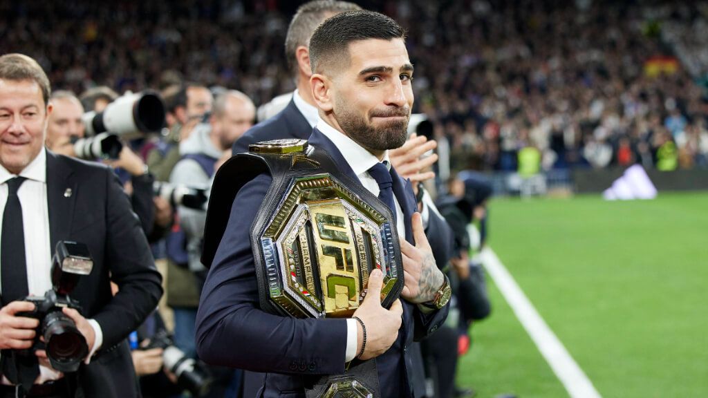  Ilia Topuria en el Santiago Bernabéu (Cordon Press)