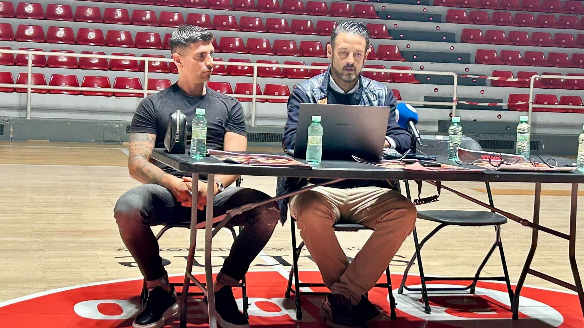  Txutxi del Valle e Igor San Román presentan en La Casilla la Xtrike SuperLeague Combat de MMA.