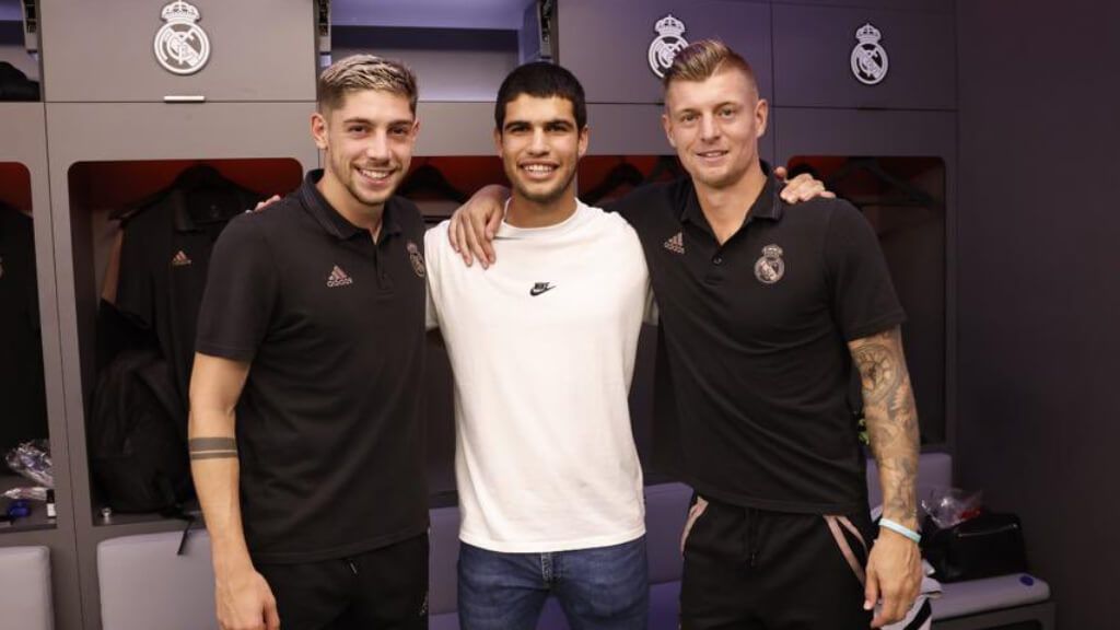  Fede Valverde, Carlos Alcaraz y Toni Kroos en 2022 (Fuente: @ToniKroos)