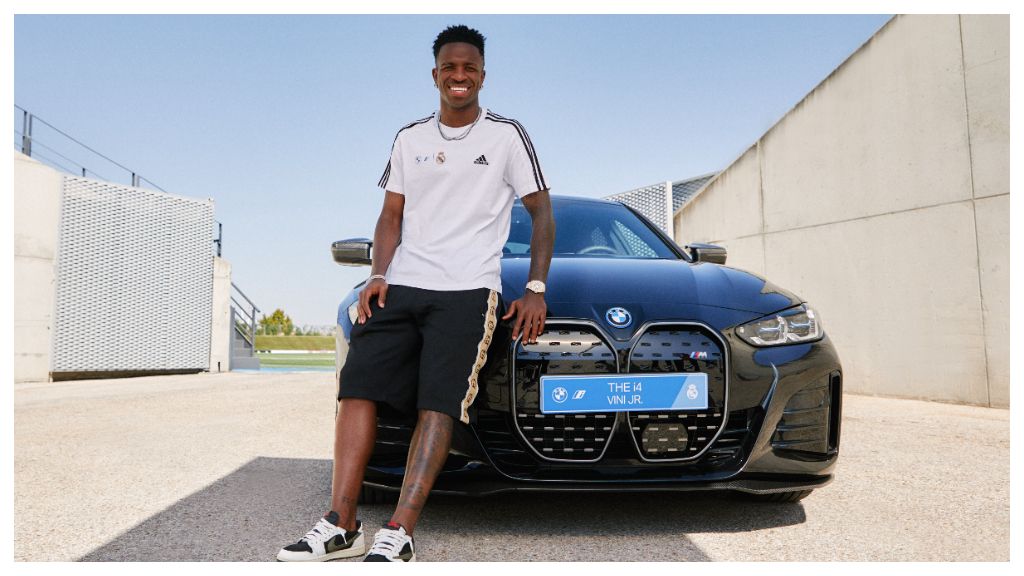  Vinicius Jr con su nuevo BMW. (Fuente: @BMWEspana)