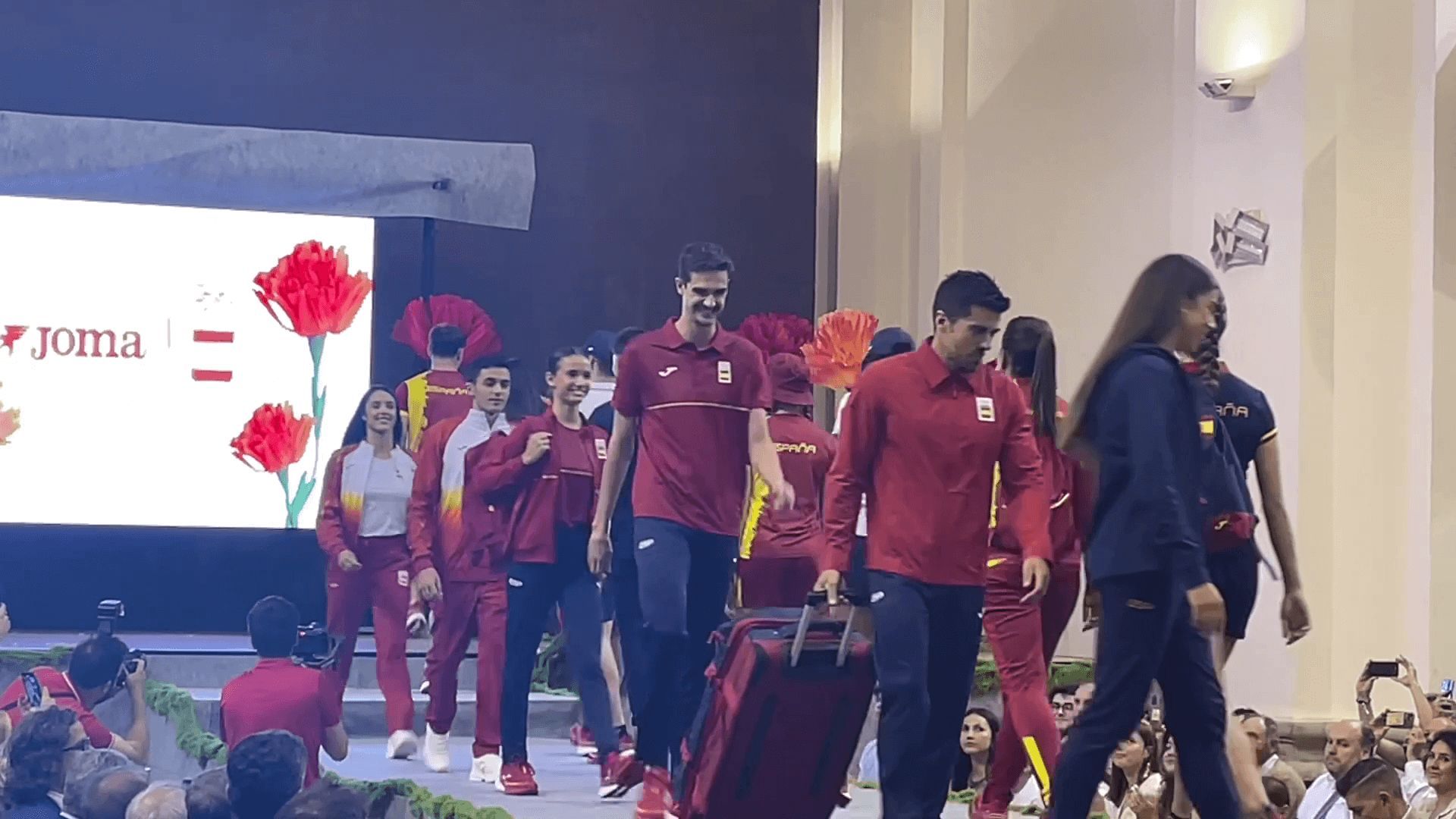 El desfile de las nuevas equipaciones para los Juegos Olímpicos (Fuente: ElDesmarque)