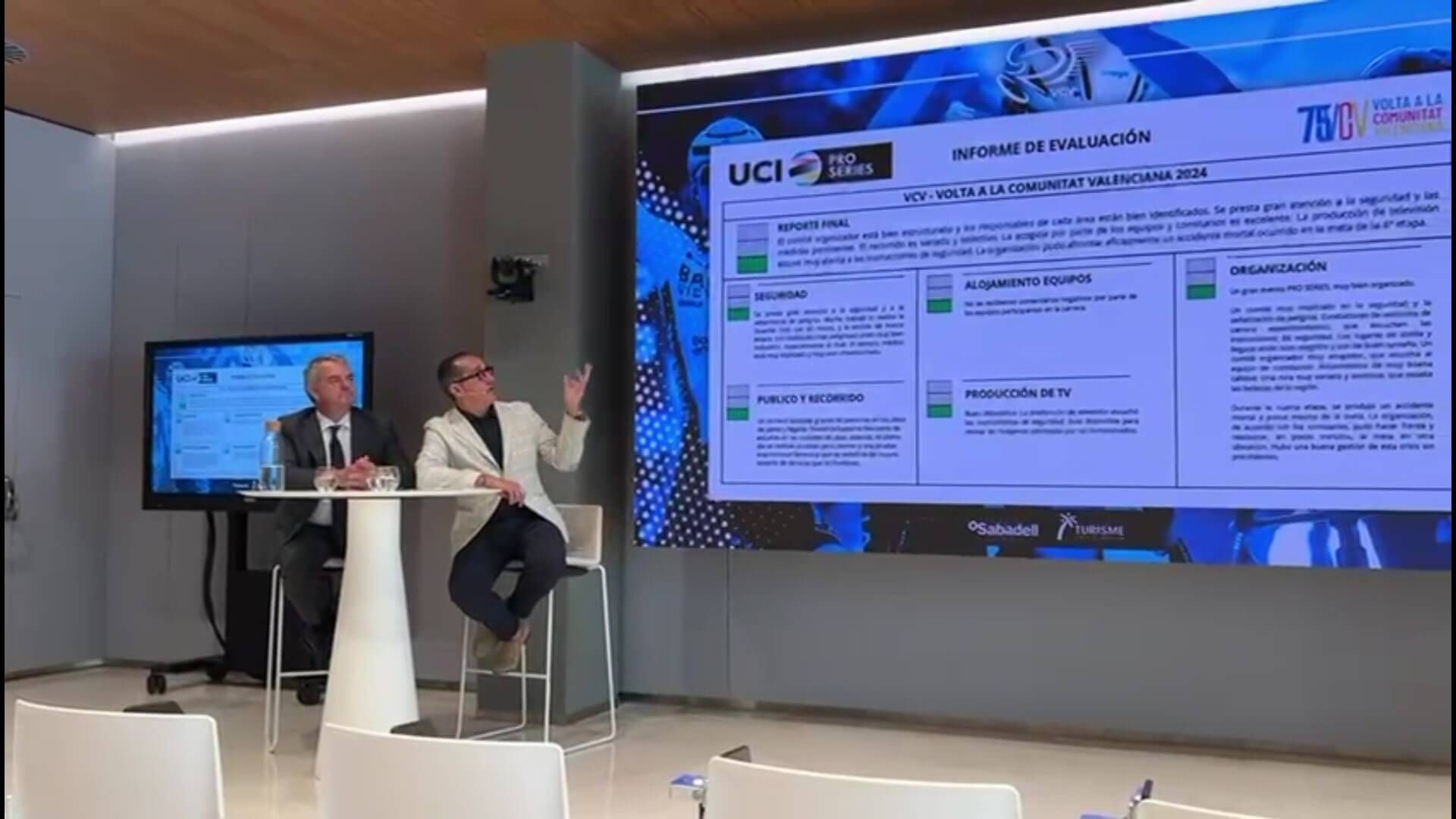  Ángel Casero presenta la Volta a la Comunitat Valenciana 2025 junto a Fernando Canós