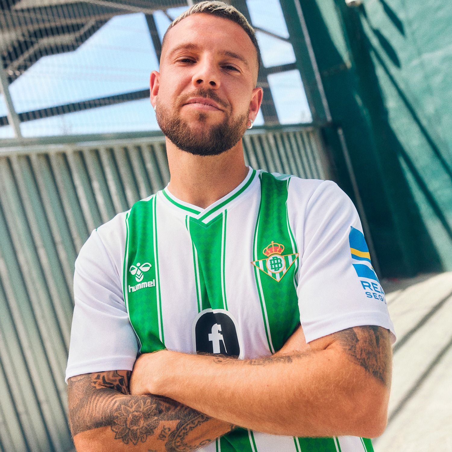  Aitor Ruibal, con la nueva equipación del Betis.