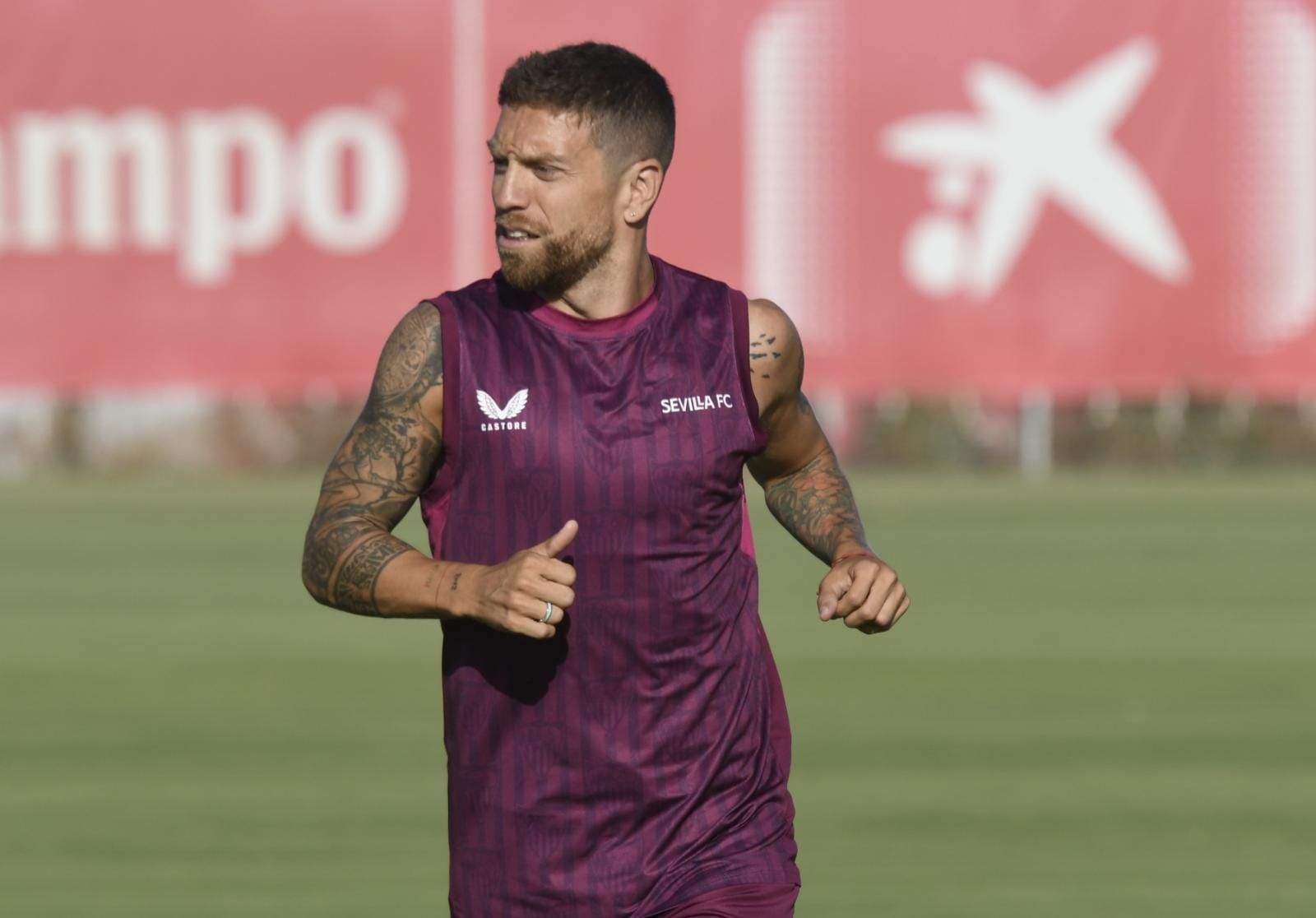  Papu, en una sesión de entrenamiento con el Sevilla.