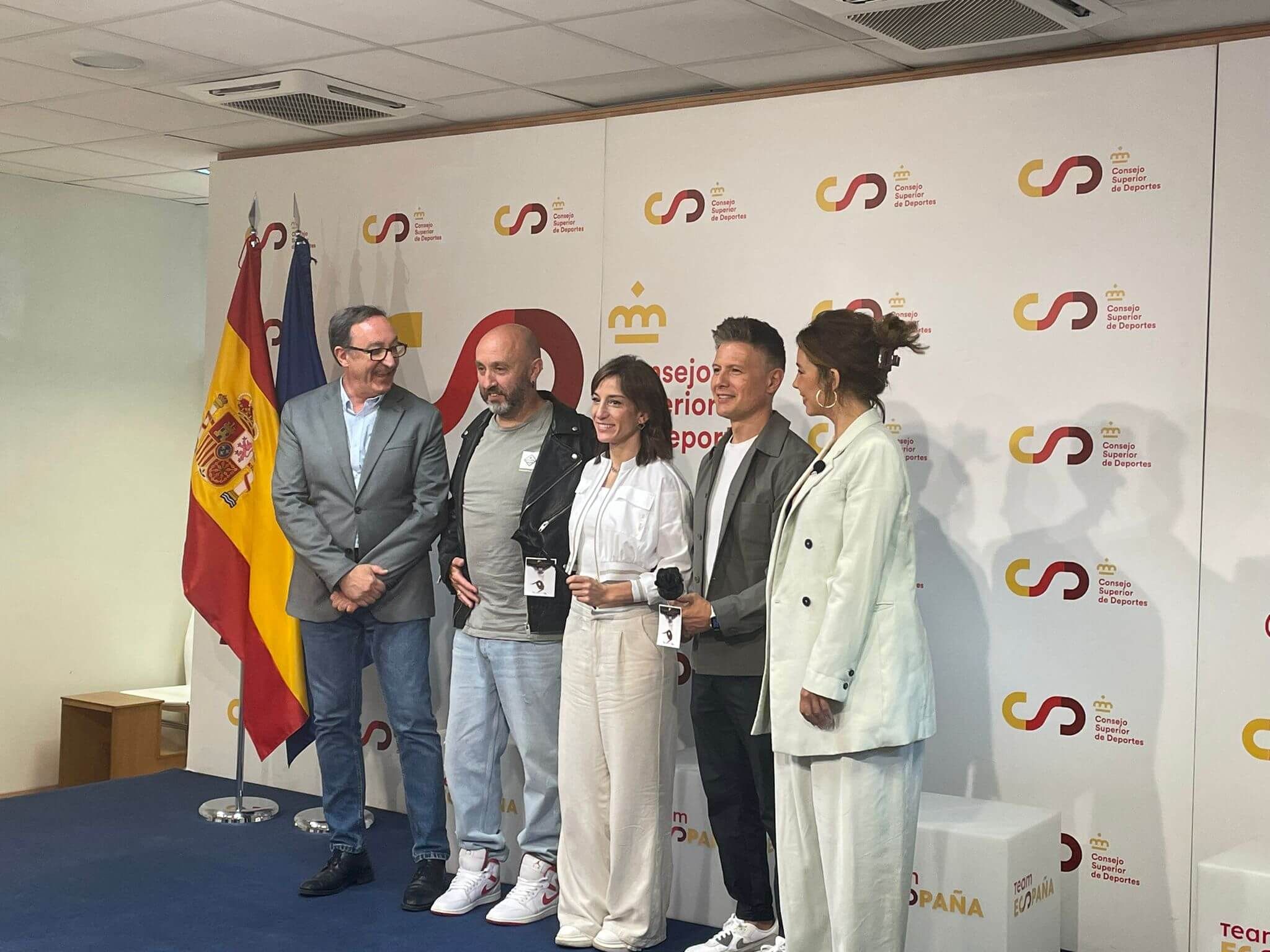  Mikel Bizar presenta el corto 'Negra Flor' en el CSD