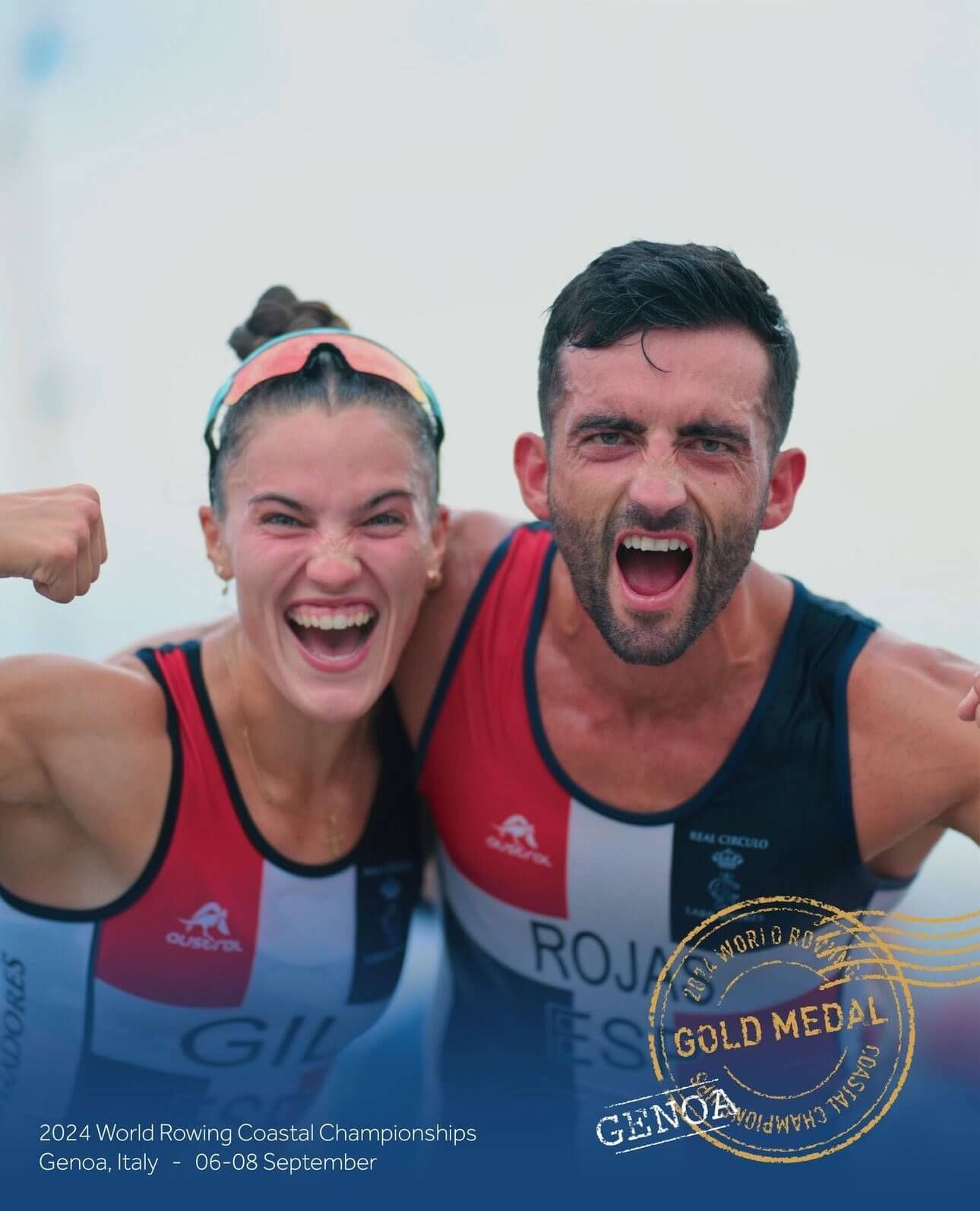Patricio Rojas y Amanda Gil posan como campeones en el mundial de remo en Génova.