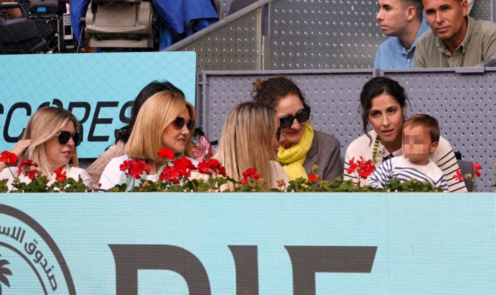  Mery Perelló y su hijo, Rafa Nadal Jr, viendo un partido de su padre