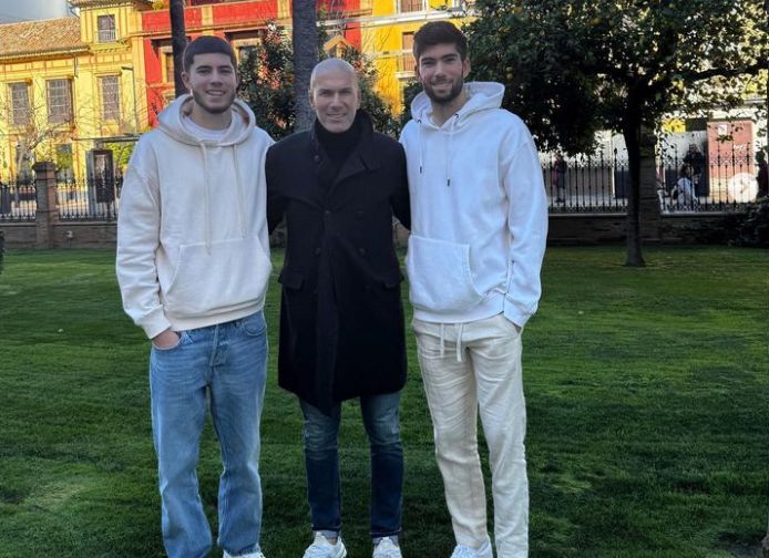 Zidane junto a sus hijos Theo y Elyaz (@zidane)