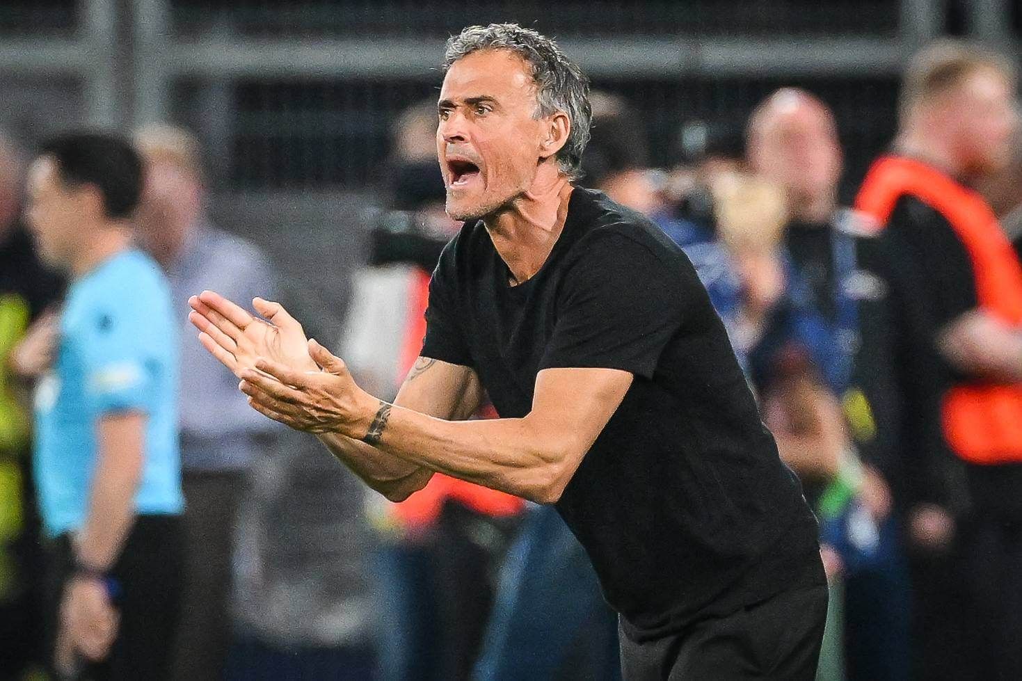  Luis Enrique anima a los suyos en el partido de Champions ante el Dortmund (Cordon Press).