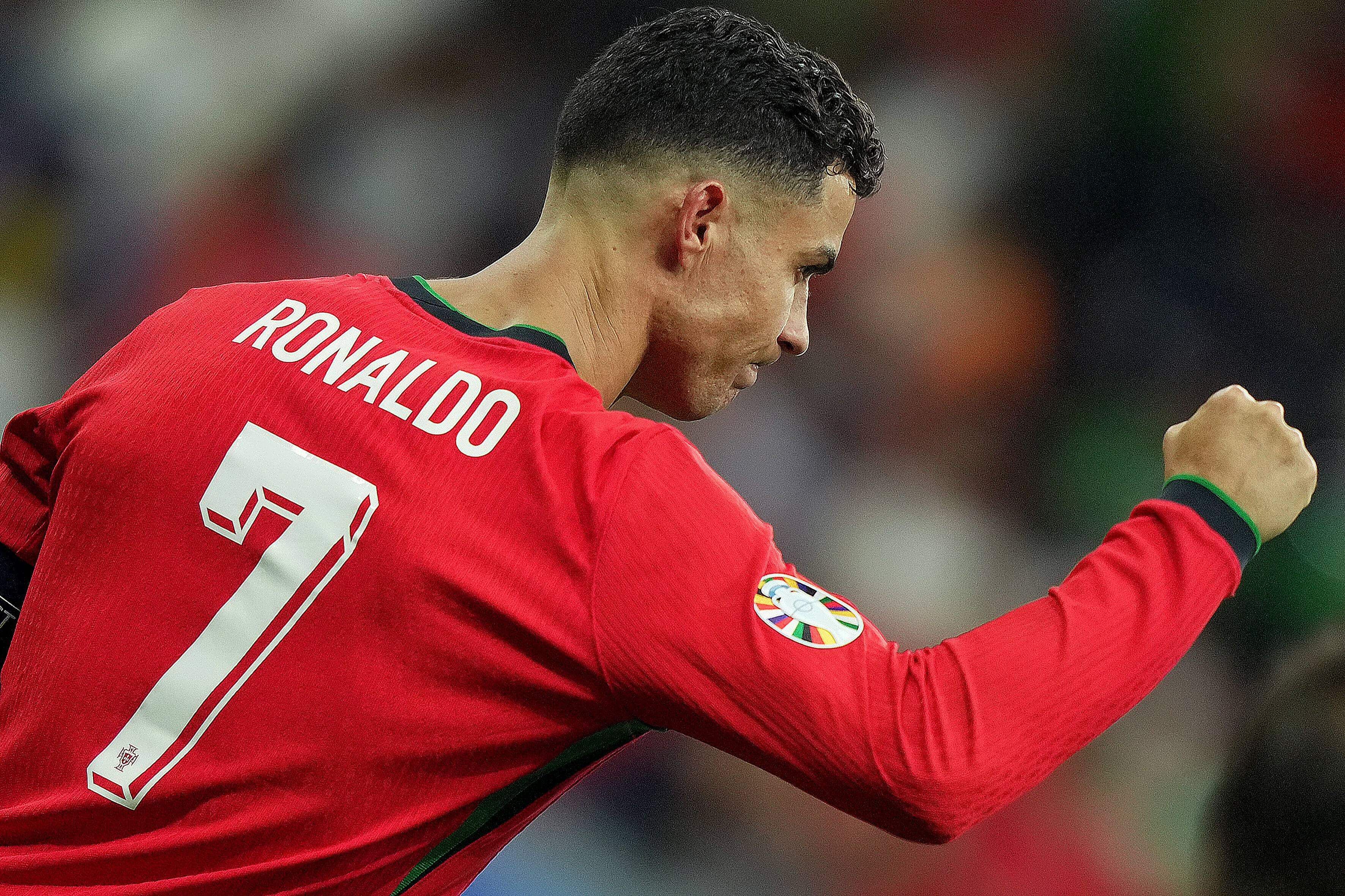 Cristiano Ronaldo, tras marcar su penalti en el Portugal - Eslovenia