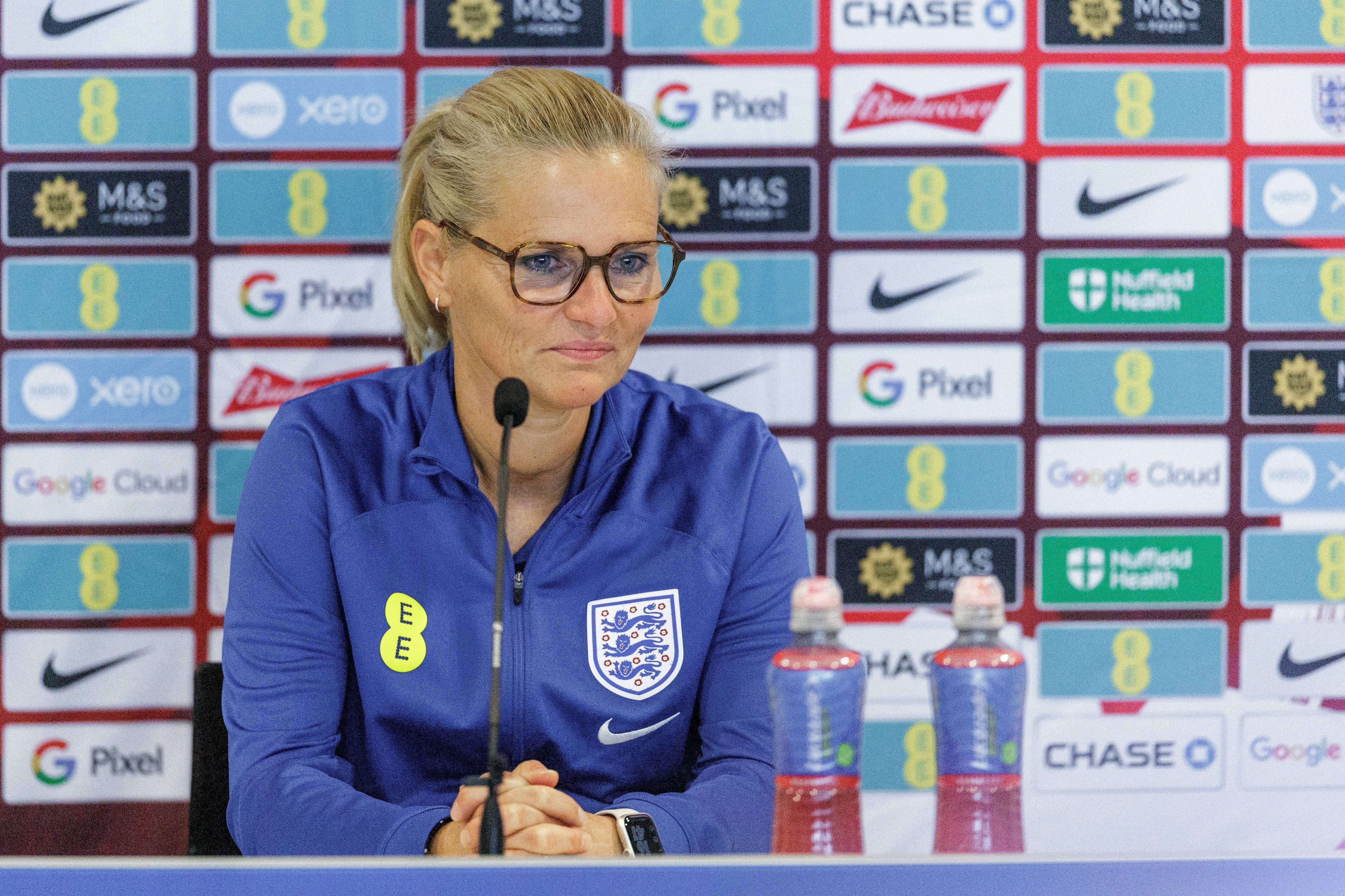  Sarina Wiegmann atiende a los medios