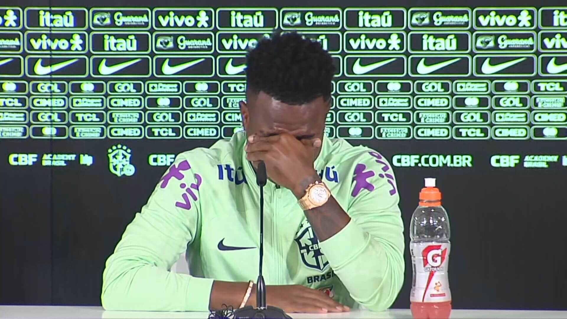  Vinicius Júnior durante la rueda de prensa