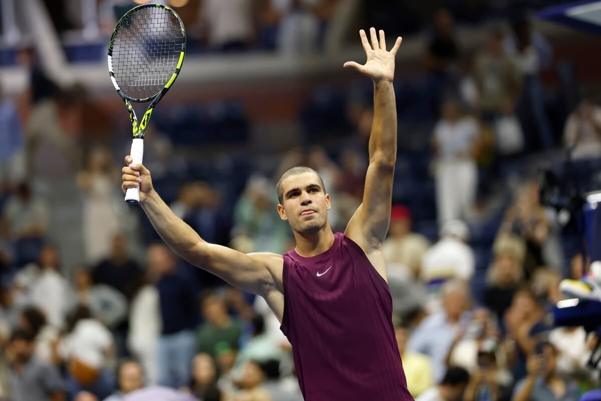  Carlos Alcaraz, rapado en el triunfo sobre Reilly Openda en el US Open.