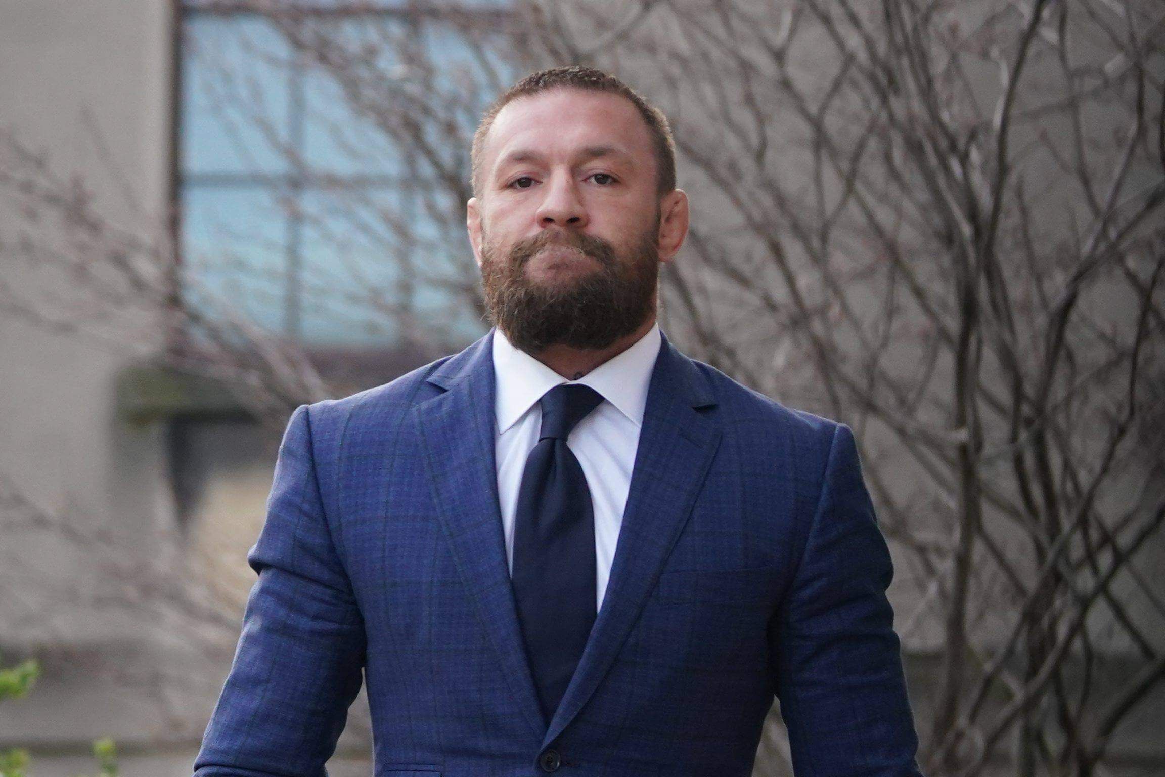 Connor McGregor, en la entrada al juicio por violación.