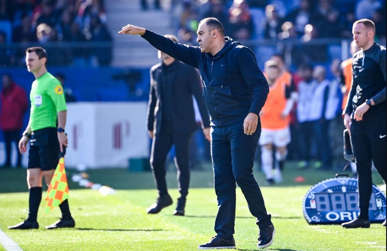 Abdel Bouhazama, en un partido del Angers (FOTO: @AngersSCO).