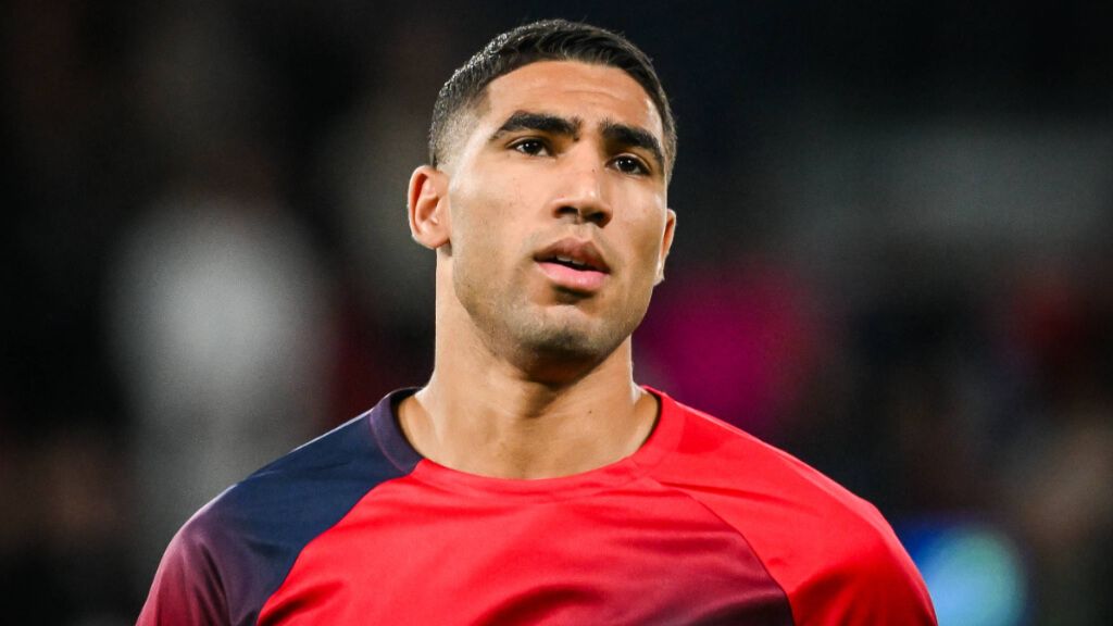  Achraf Hakimi en un partido del PSG (Cordon Press)