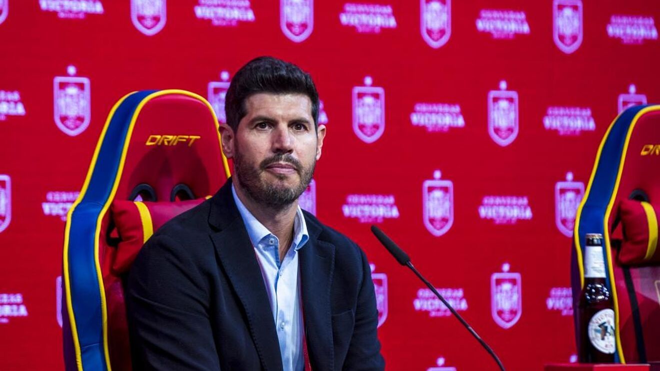  Albert Luque, en una rueda de prensa en la Federación.