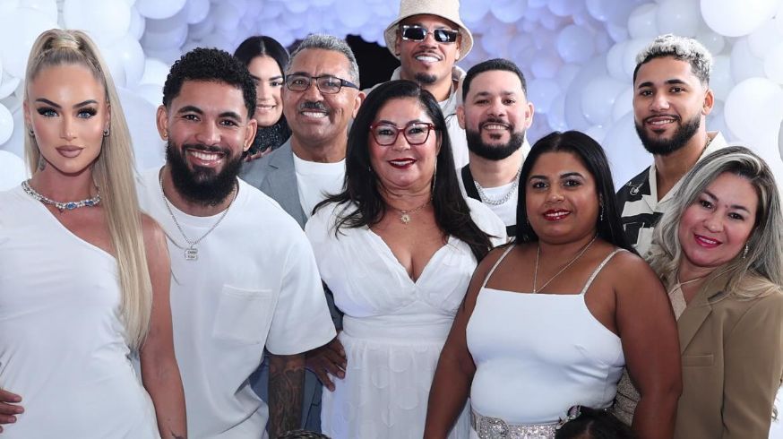  Alisha Lehmann, Douglas Luiz y su entorno celebran el Año Nuevo (@alishalehmann7)