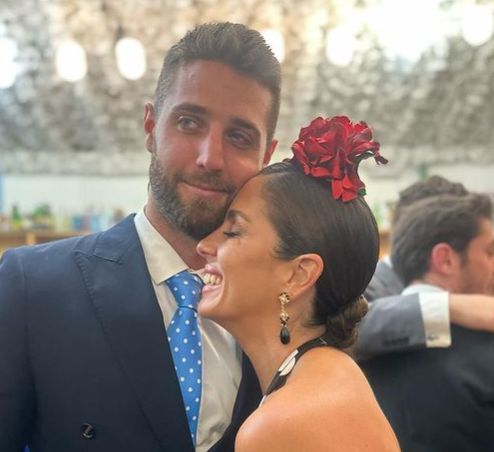  Anabel Pantoja junto a su pareja (@anabelpantoja00)