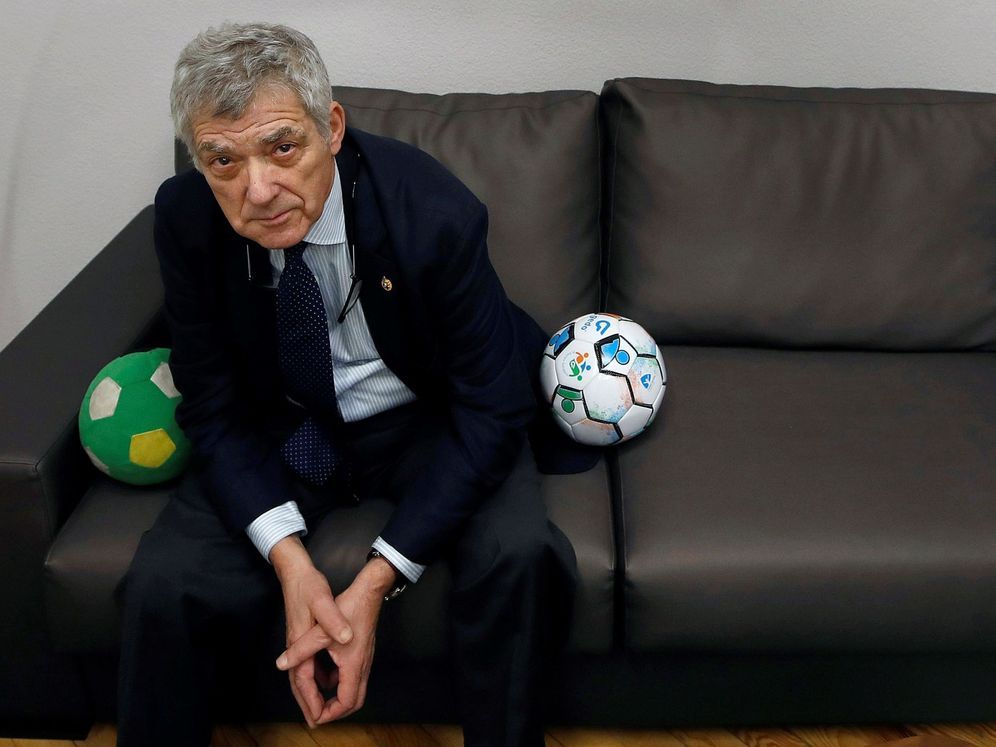 Ángel María Villar, durante una entrevista.