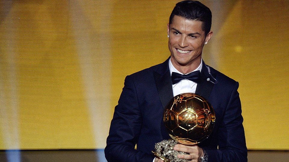  Cristiano Ronaldo con el Balón de Oro