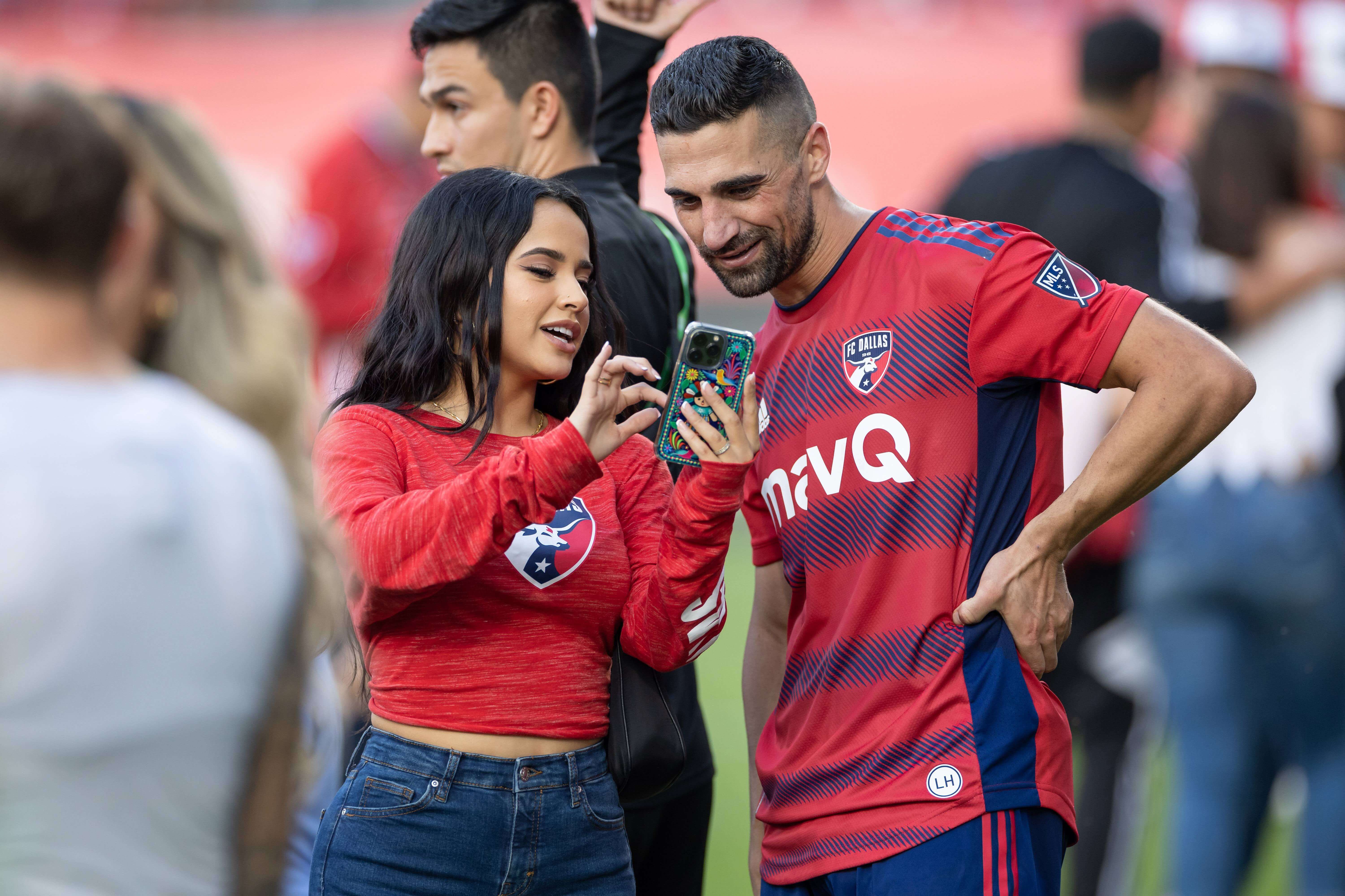  Becky G y Sebastian Lletget