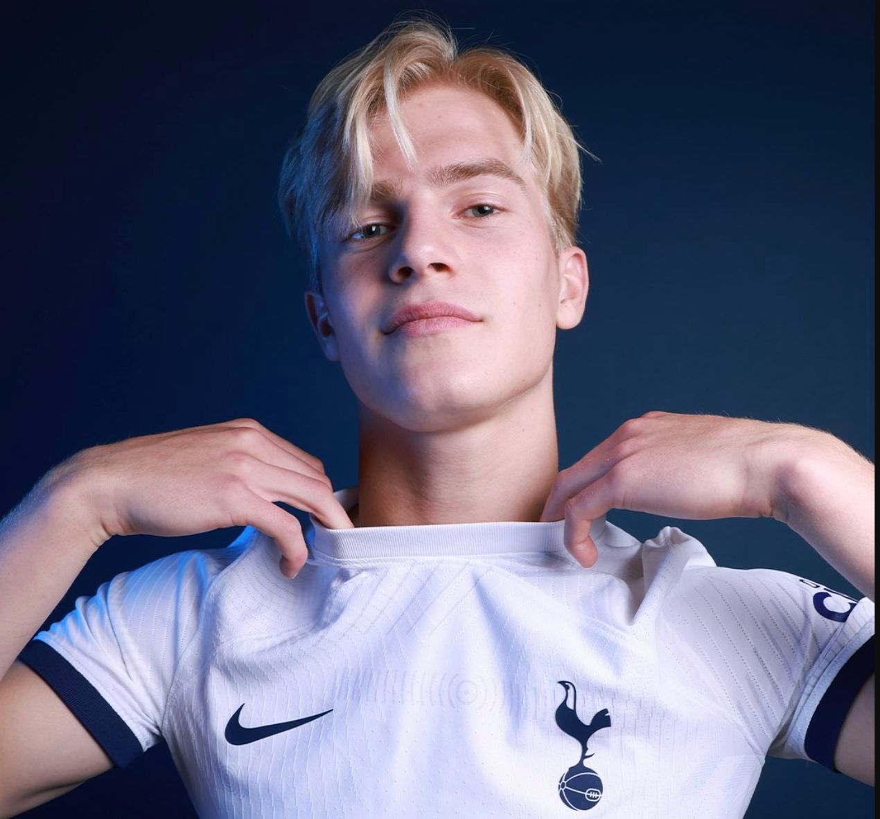  Lucas Bergvall ficha por el Tottenham.