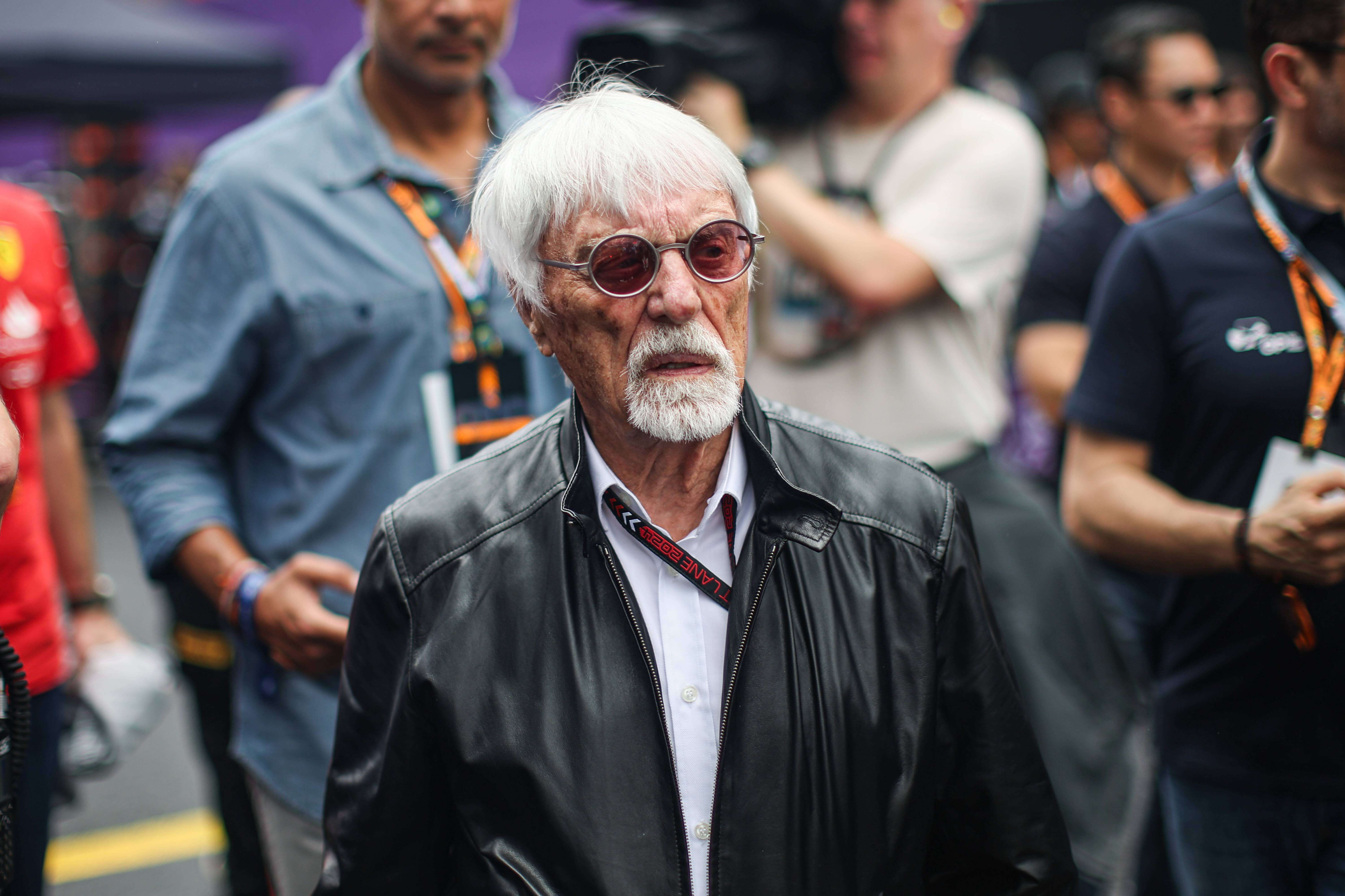  Bernie Ecclestone, durante un Gran Premio.