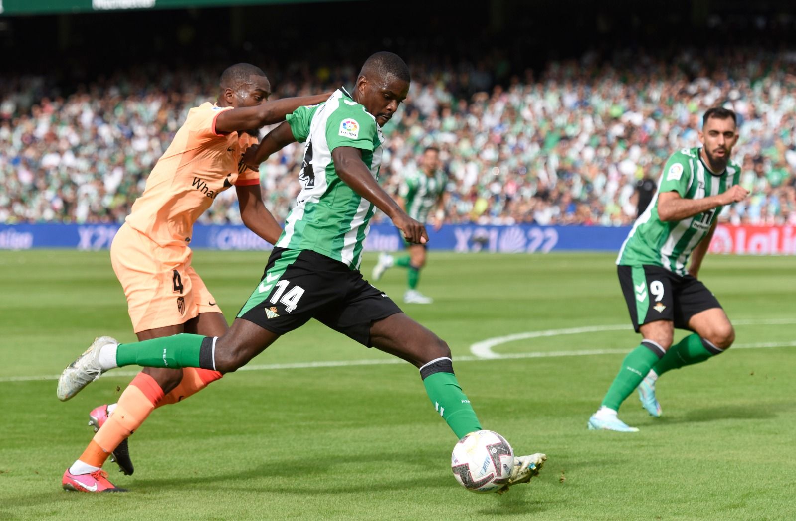 William Carvalho y Kondogbia, en el Betis-Atlético.