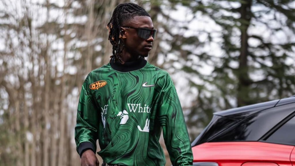  Camavinga llegó a la concentración de la selección francesa con una llamativa sudadera. (Fuente: