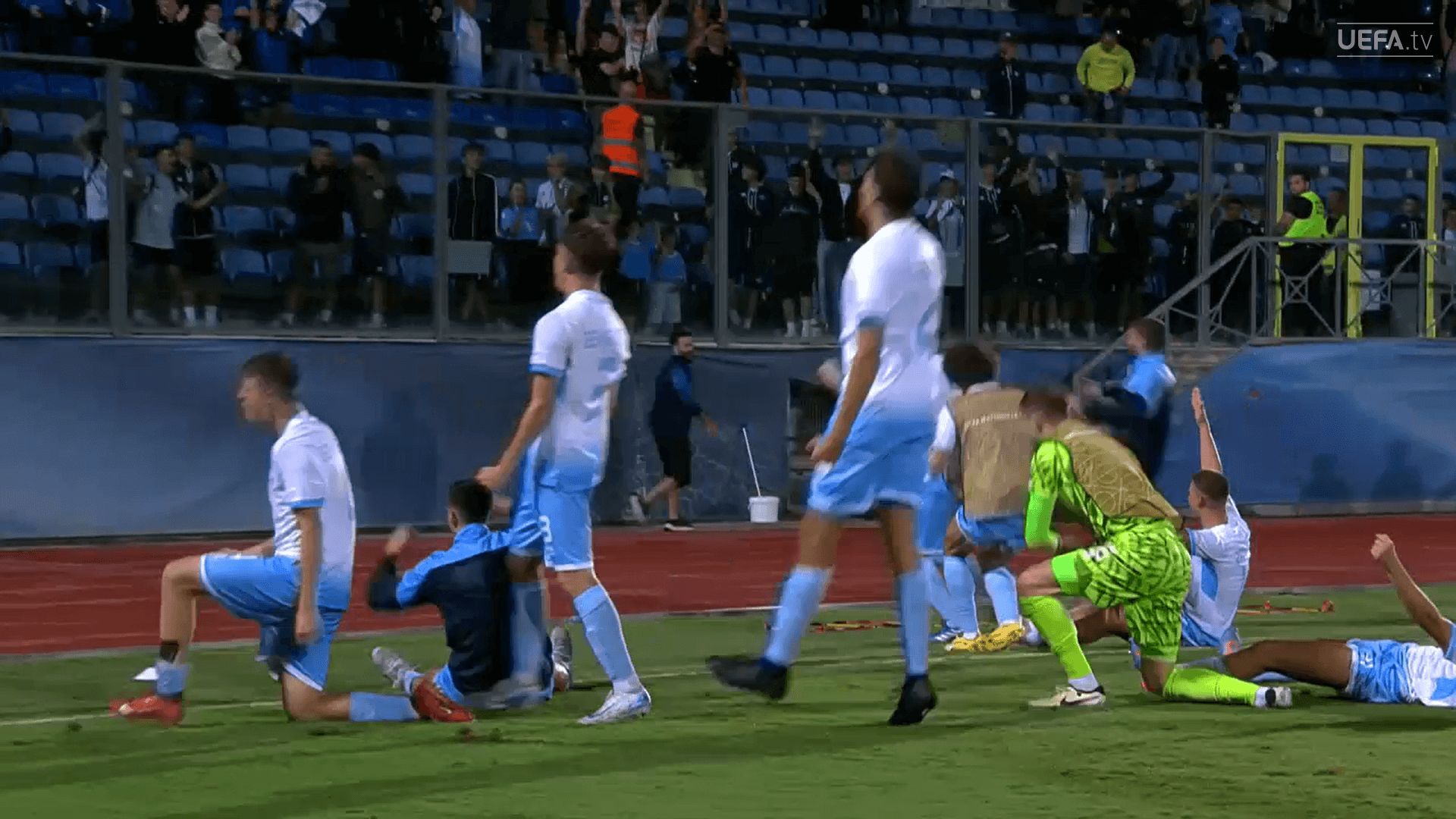 Jugadores de San Marino, eufóricos tras ganar a Liechtenstein.