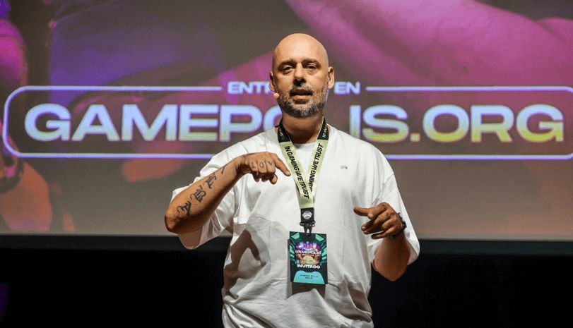 Viviendoenlacalle, streamer que conducía en directo