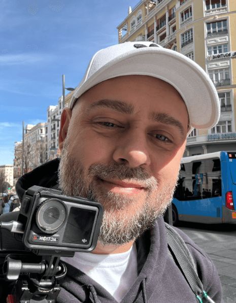Viviendoenlacalle, streamer que conducía en directo