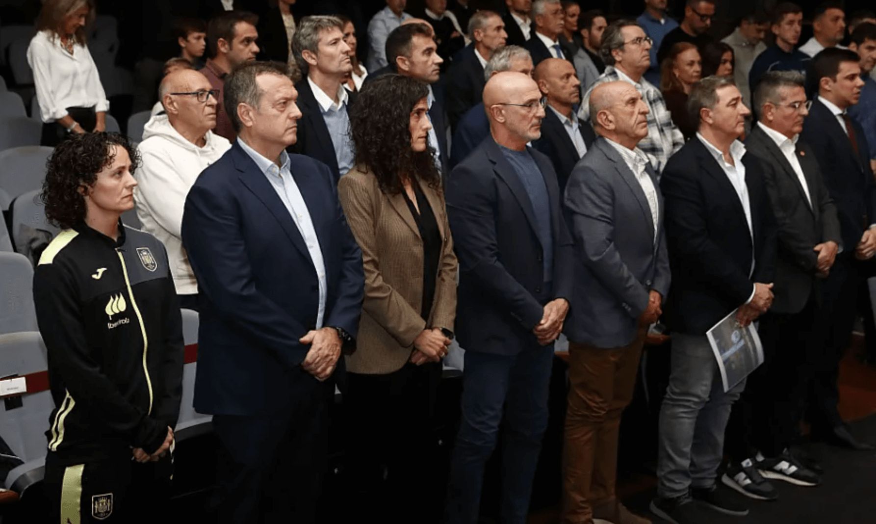 Emotivo homenaje a los entrenadores de los equipos afectados por la DANA