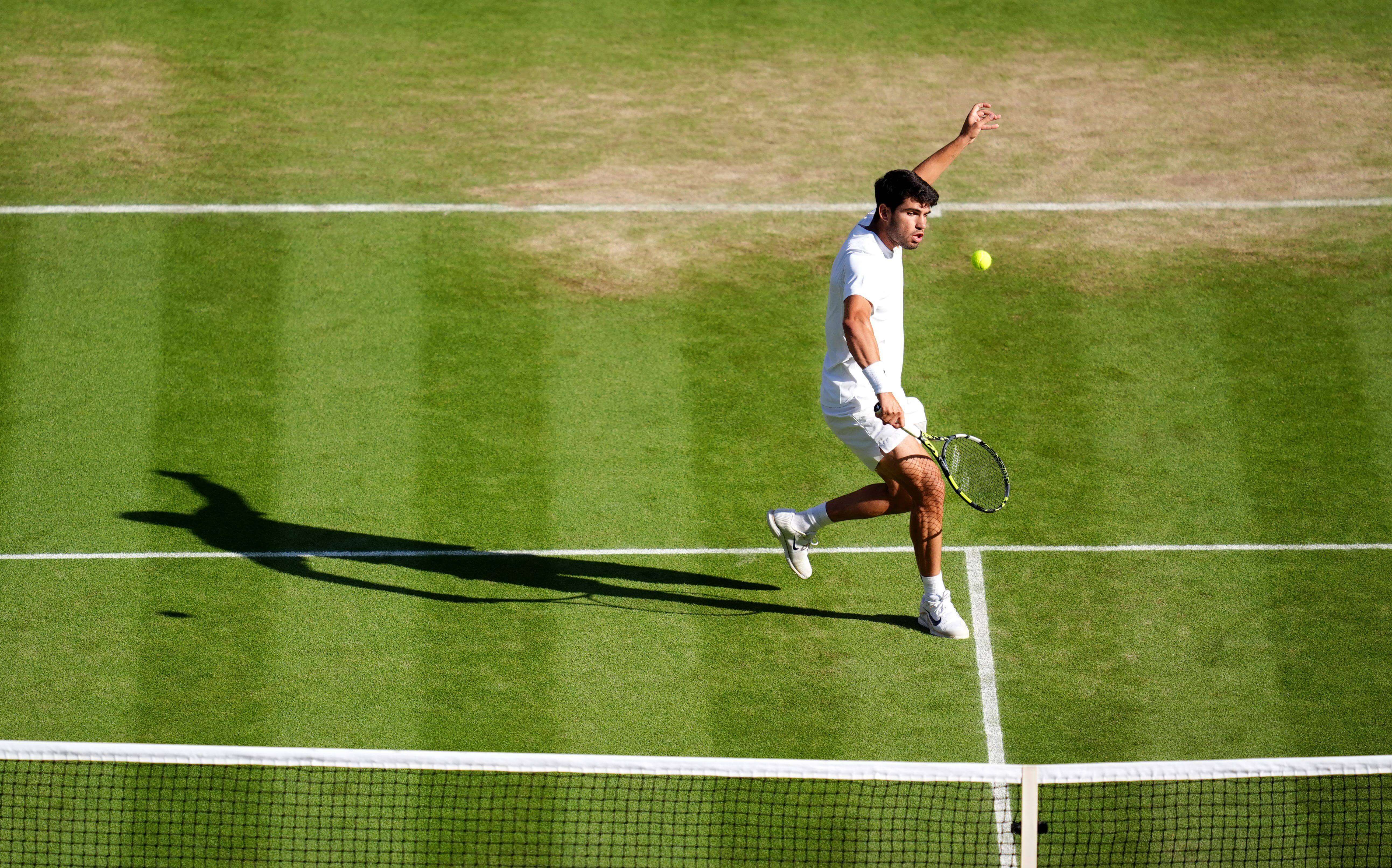  Carlos Alcaraz, en su partido ante Cameron Norrie en Wimbledon.