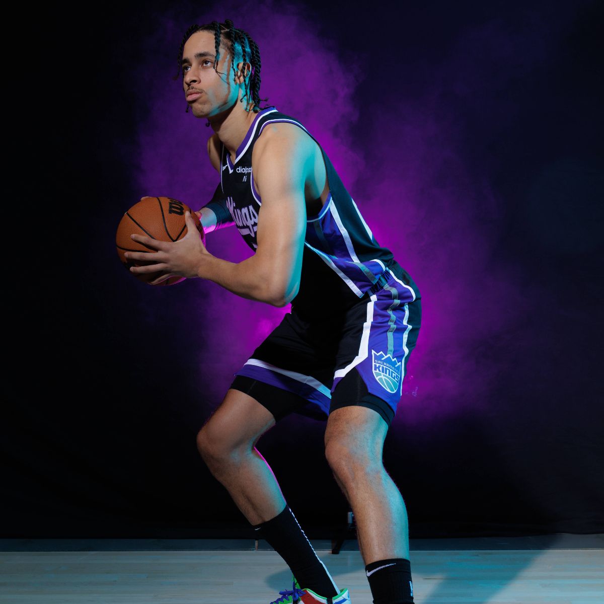  Chance Comanche, posando con la equipación de Sacramento Kings. (Fuente: Cordon Press)