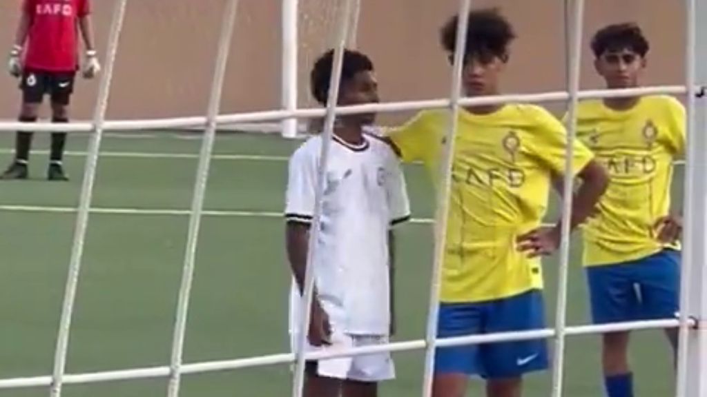 Cristiano Jr actúa en el campo como su padre: las redes alucinan